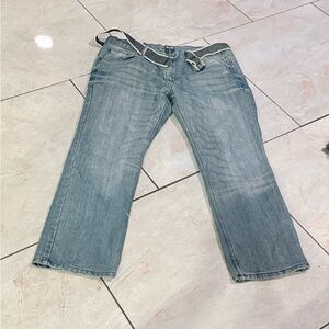 Relaxed Fit Men's Jeans in Light Blue with Casual Belt